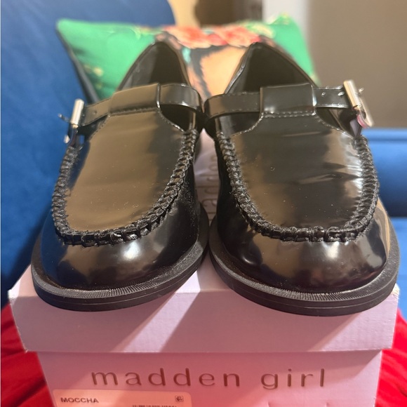 Steve Madden Glossy Black Slip-On Loafers - Picture 2 of 6